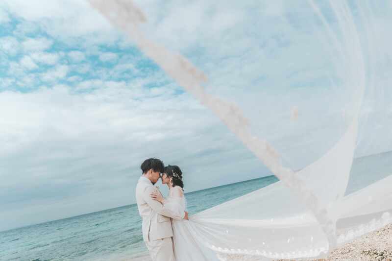 風になびくベール