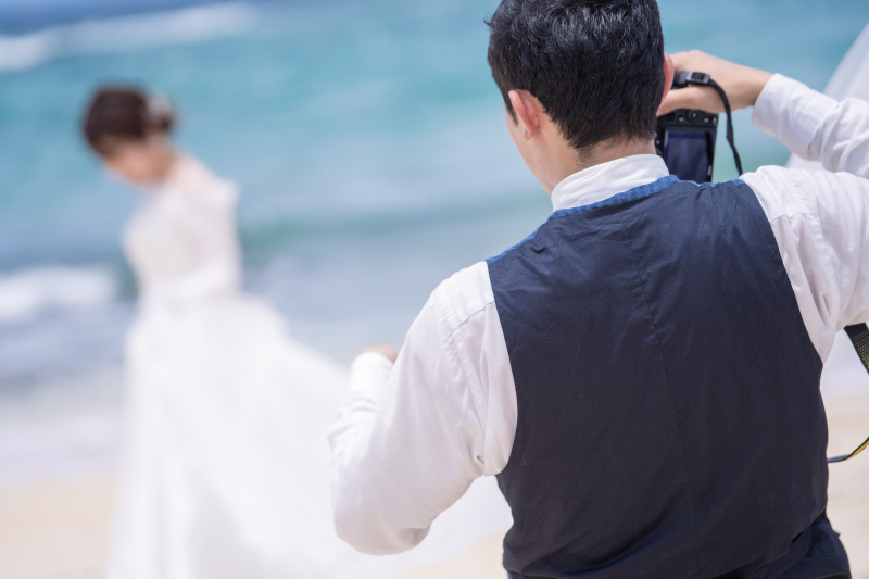 ご新郎様の撮影する先には＊