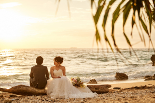 オレンジに包まれる「サンセットビーチ」