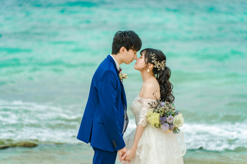 エメラルドグリーンの海を背景に・・・