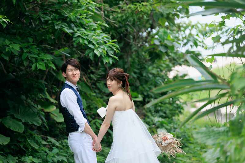 グリーンをバックに