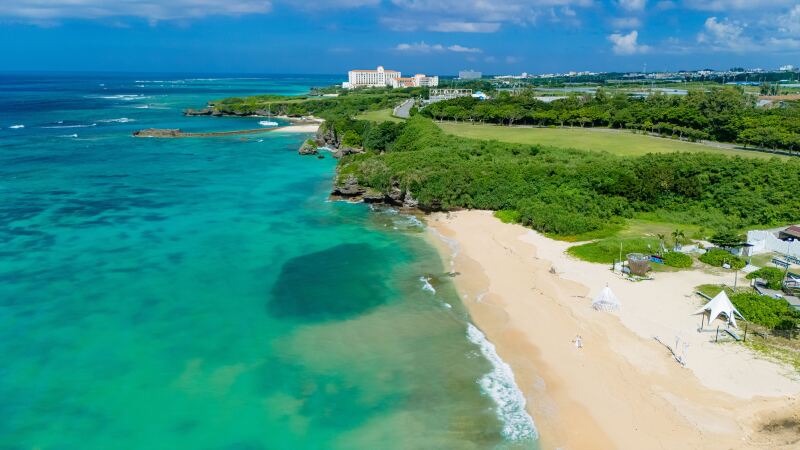 ダイナミックな空撮で捉えた美しい風景の瞬間