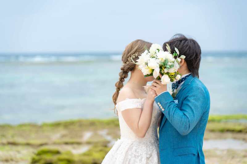可愛らしいお顔隠しショット♡