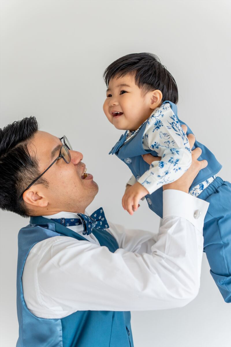 お支度をしているママを待つパパとボク