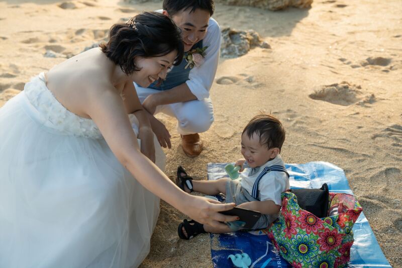 ちょっとベビーシッターさんと待っていてね