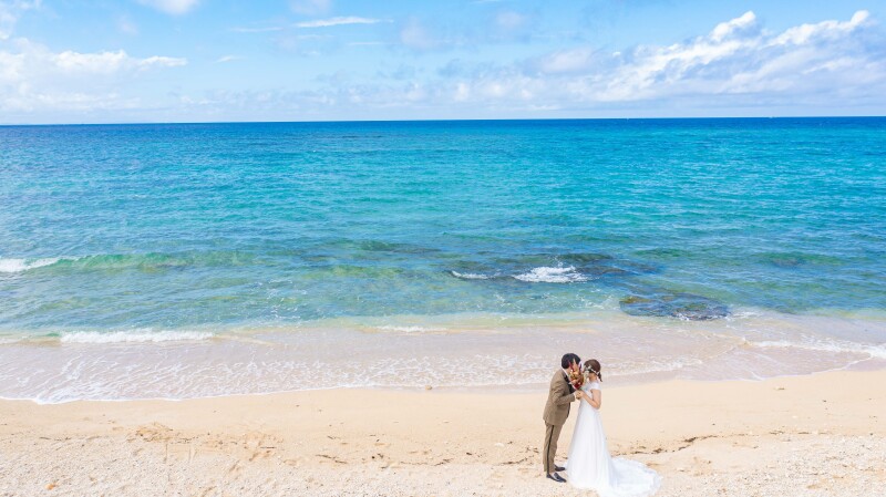 ブーケで顔を隠して