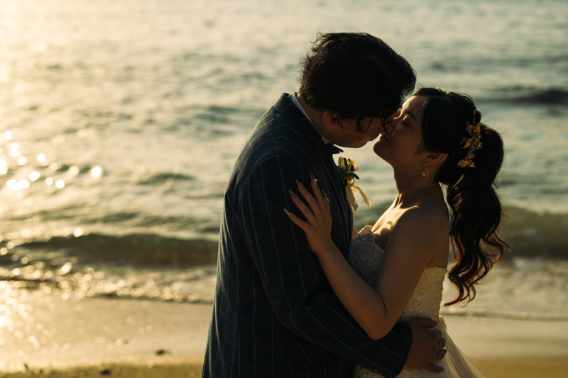 プライベート感のあるビーチで二人の時間