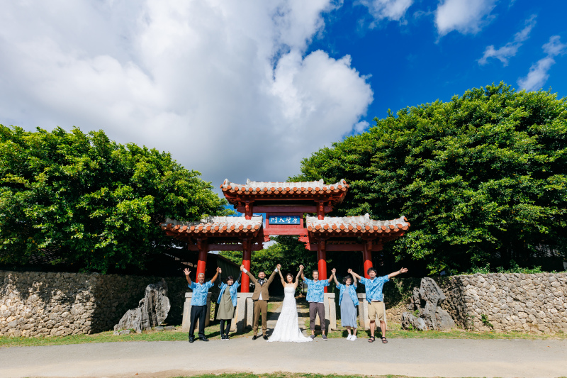 琉球の街並みで家族撮影!