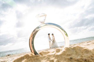 野に咲くブーゲンビリアと共に