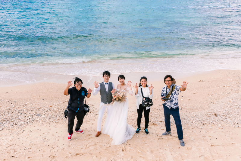 ラストカットはスタッフも一緒に♪