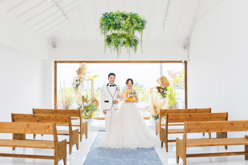 チャペルでの定番カットもこんなにナチュラルに♪