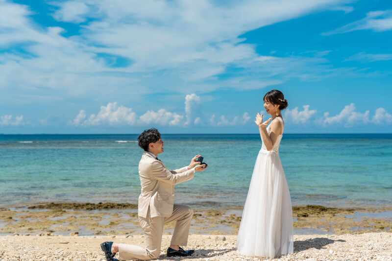 ビーチでプロポーズ