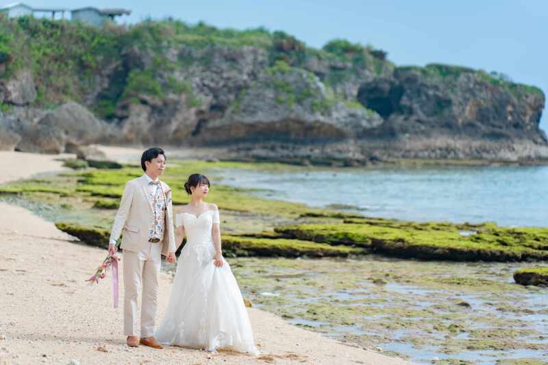 だれもいないビーチで気兼ねなくフォトセッション
