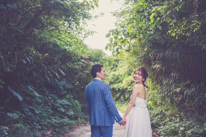 ビーチへ向かうグリーントンネル