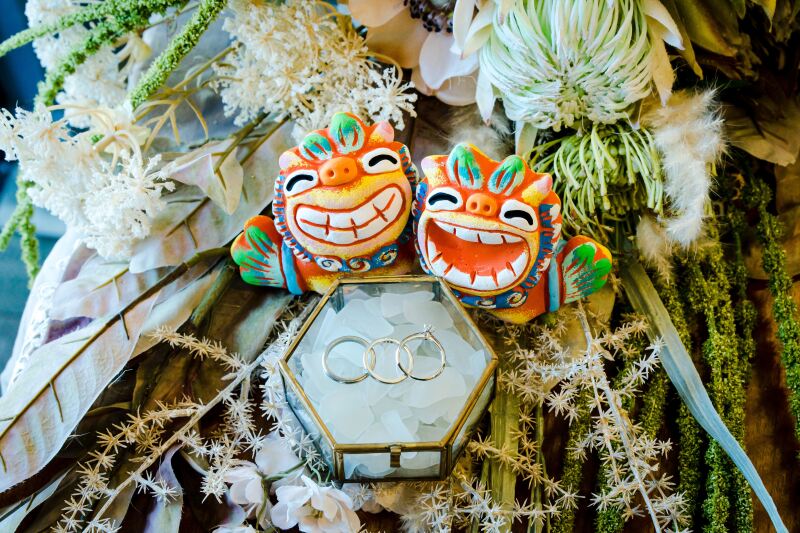 思い出のシーサーと一緒に指輪のカット