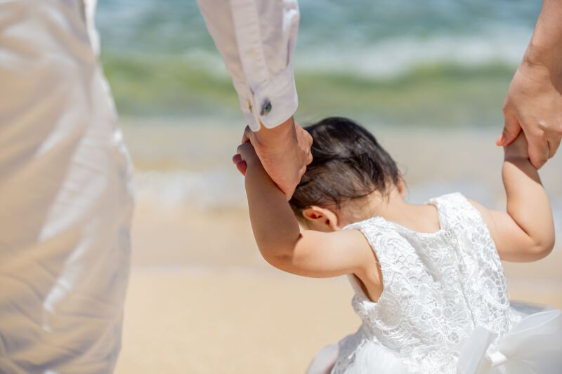 手をつないで歩こう