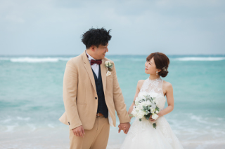 【シエロ沖縄のスタッフが紹介します！】チャペル＆ビーチでおふたりだけの撮影
