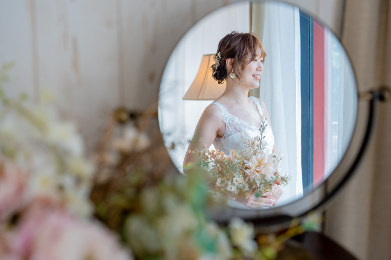 鏡越しのナチュラルカット