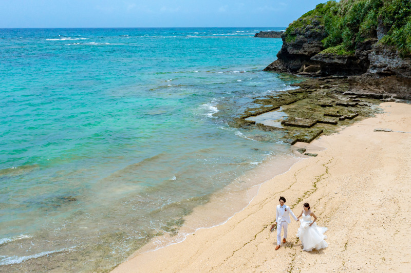 ドローン空撮だから撮れる海に溶け込むシーン
