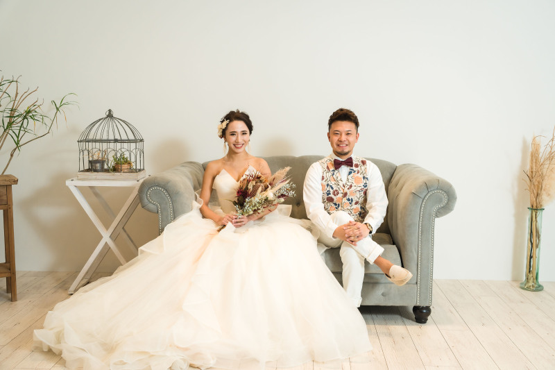 ソファでの2ショットも可愛いですね♬