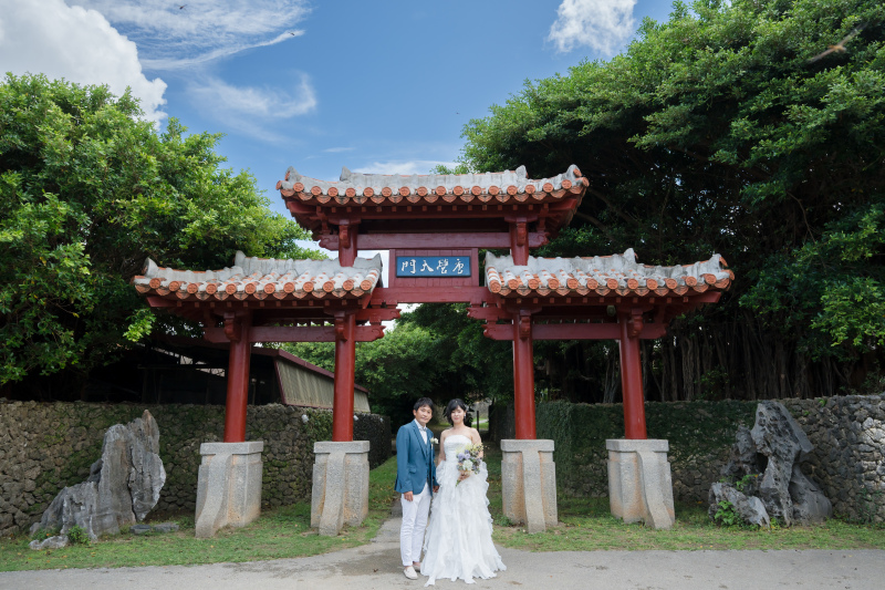 むら咲むらの赤い門を出て撮影に出発！