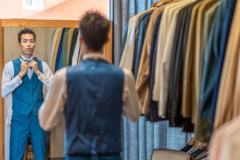 すらりと背の高い新郎様 良くお似合いです