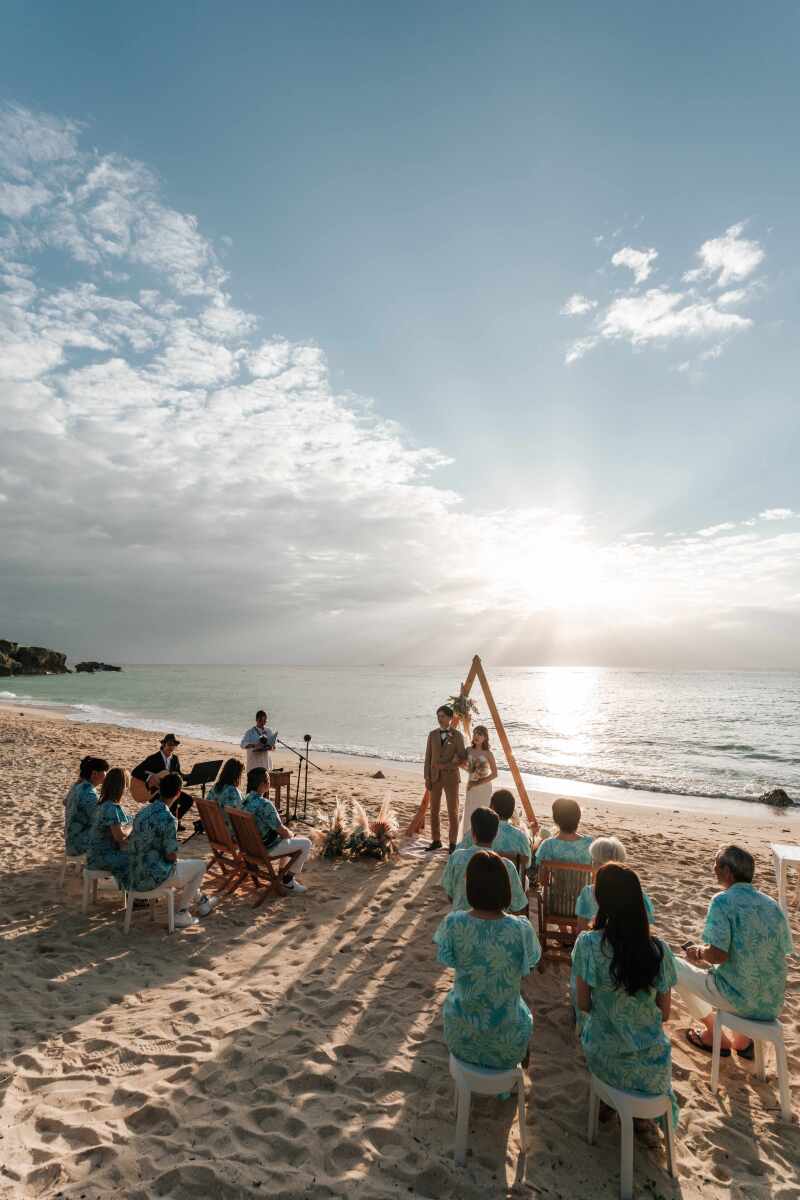 夕陽をバックに