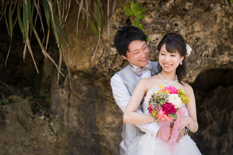 岩陰はラブラブなポーズも素直にできちゃう