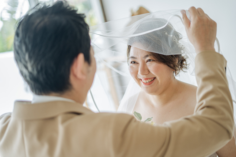 ベールアップで挙式風ショットも