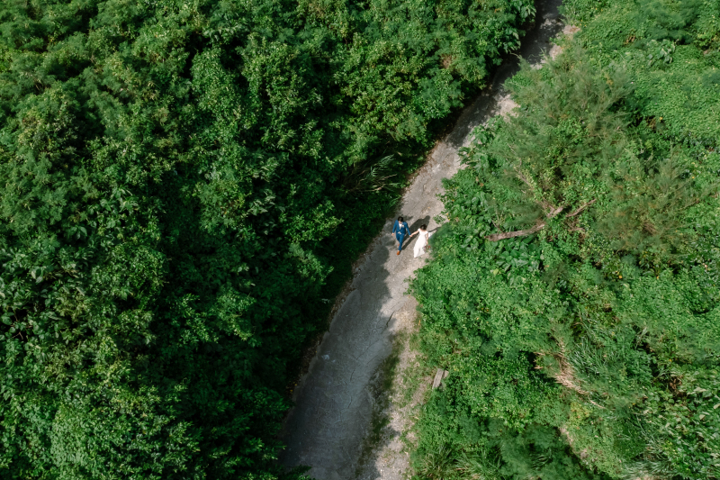 ビーチまでの１本道を