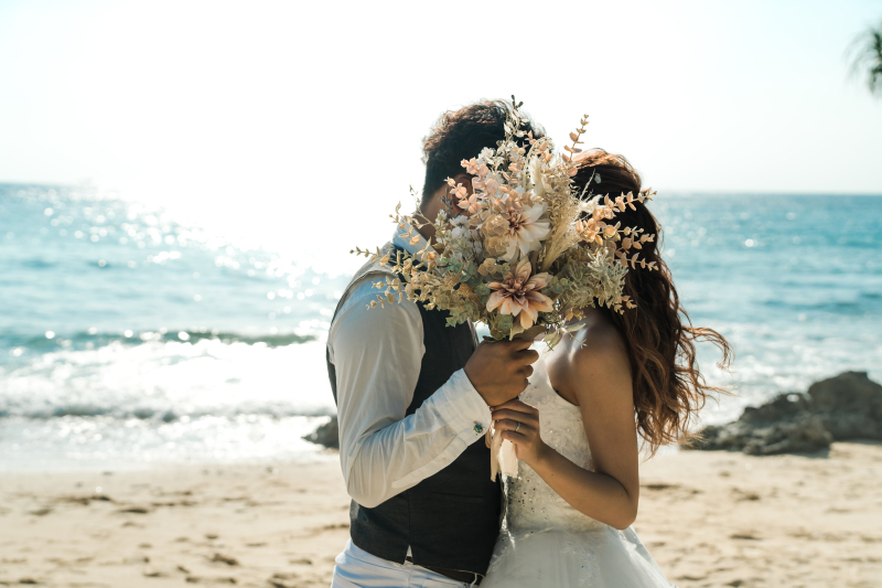 ブーケで顔隠しショット♪