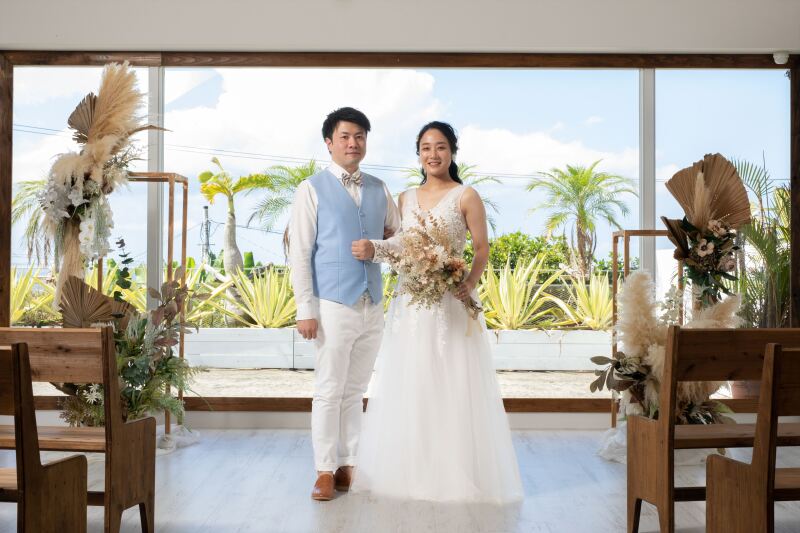 海をバックに記念撮影