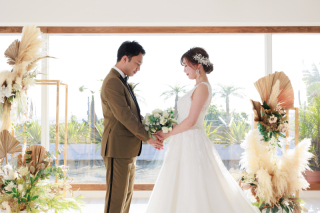 青とオレンジの空と海