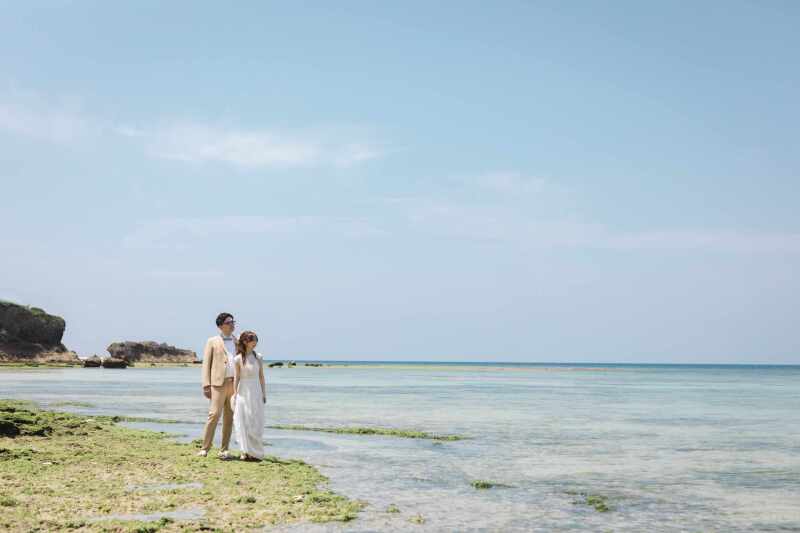岩場の上で海と一緒に