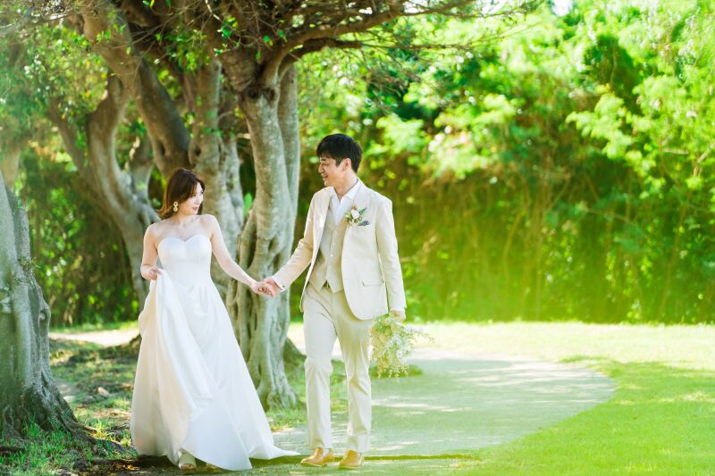 ガジュマル並木をお散歩