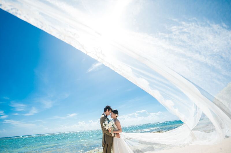 ロングベールをなびかせて