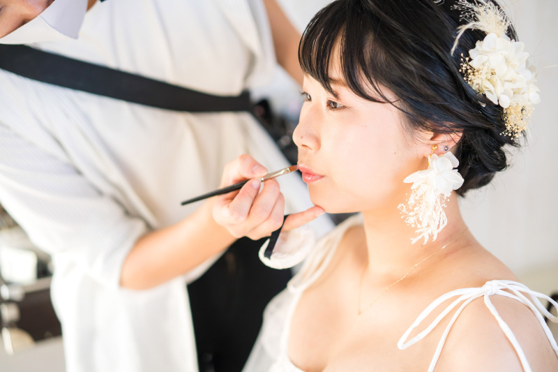 ヘアメイクにはゆっくりと時間をかけて