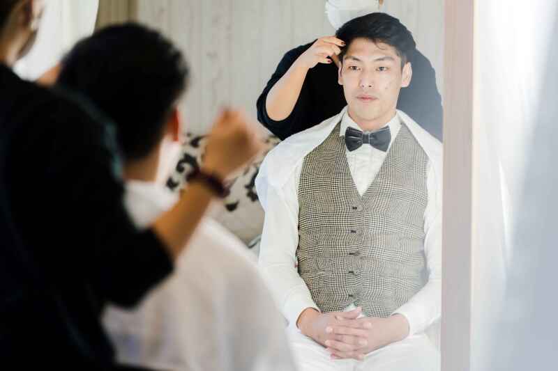 新郎さんもヘアセットでバチっと決めます