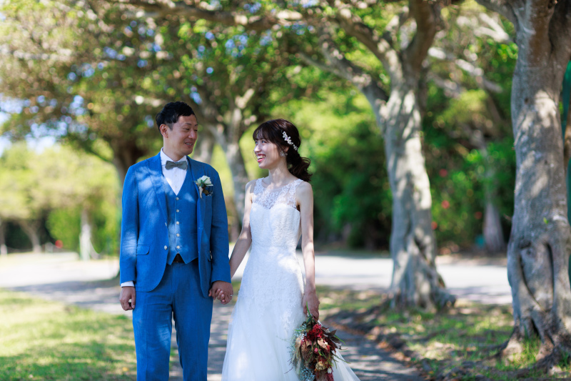 ガジュマル並木で歩きながら・・・