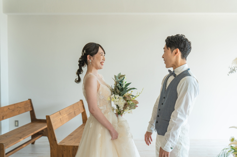 その瞬間の彼のリアクション+はにかむ彼女の表情