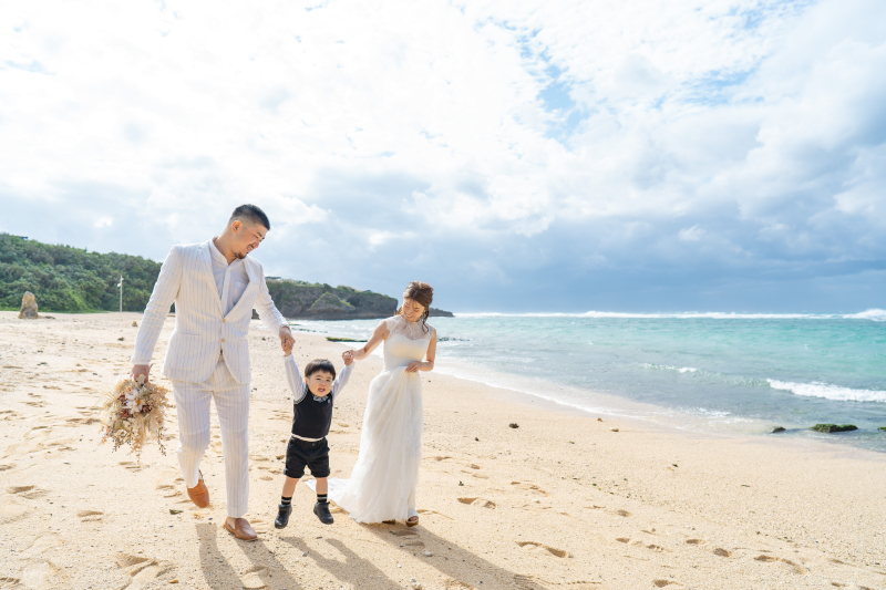 浜辺で遊びながら