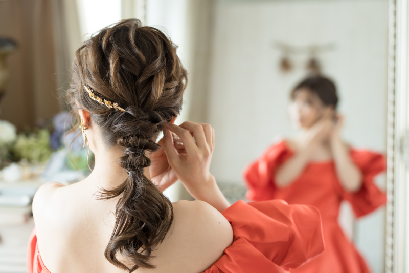 最初はお持ち込みのカラードレスで！