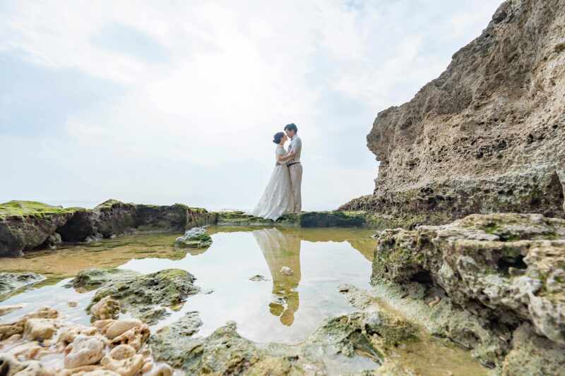 水辺には反射して