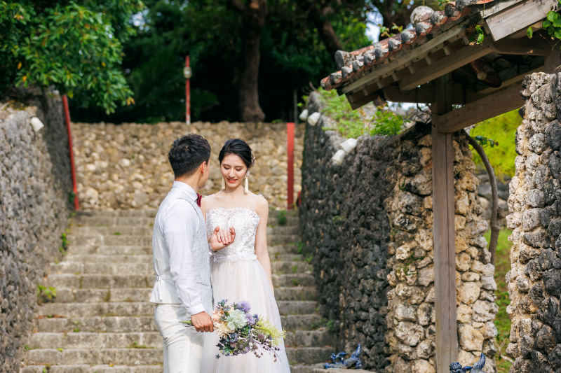 沖縄ならでは！石垣に囲まれた階段