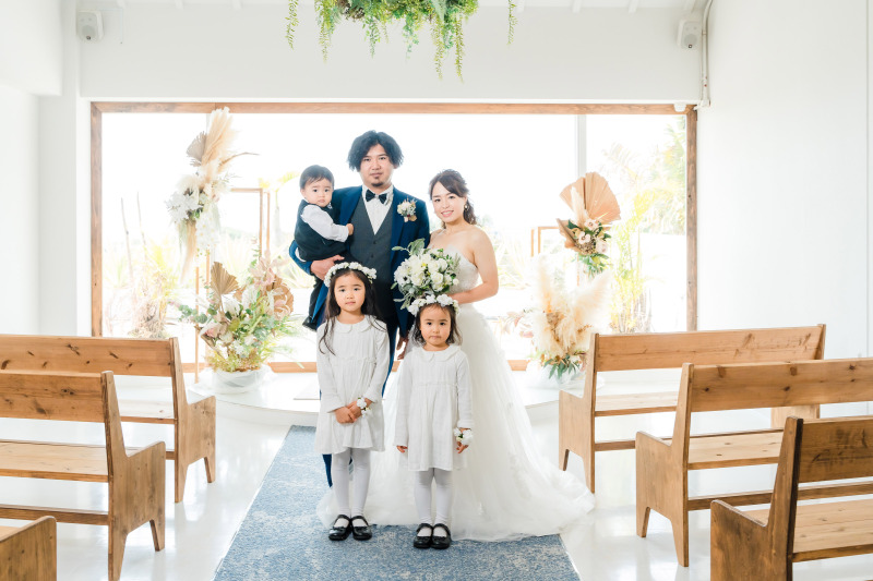 チャペル貸切の贅沢家族写真。
