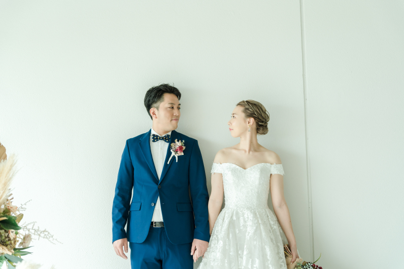 壁際でふたりだけの空間が