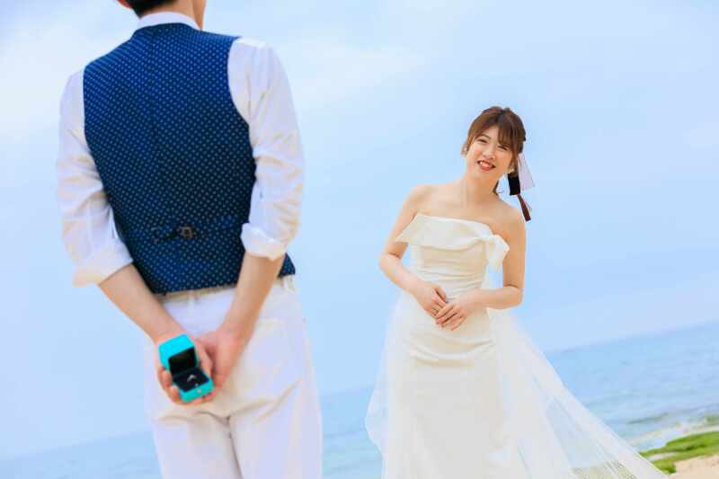 ビーチでプロポーズ