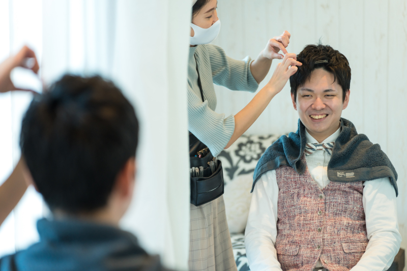 新郎様のヘアスタイルもプロにおまかせ!