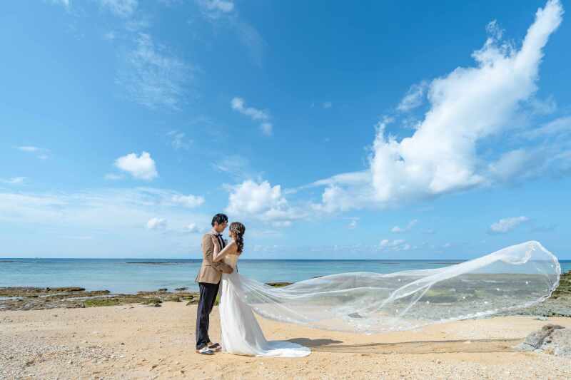 風になびくベール