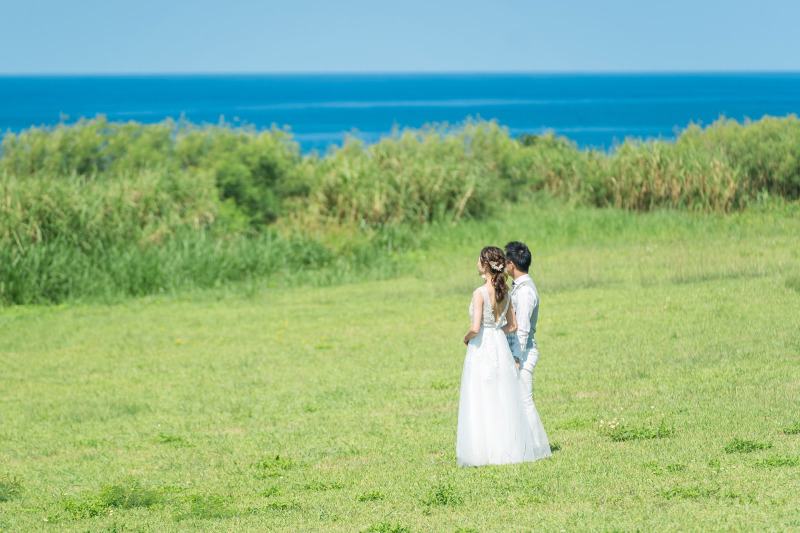広大なガーデンから水平線をのぞむ